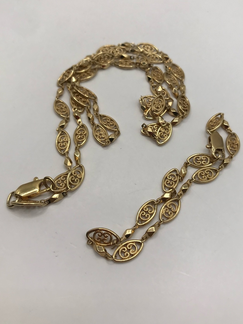 Long Gold-Tone Link Necklace & Bracelet Set with Oval Motifs - Picture 6 of 7